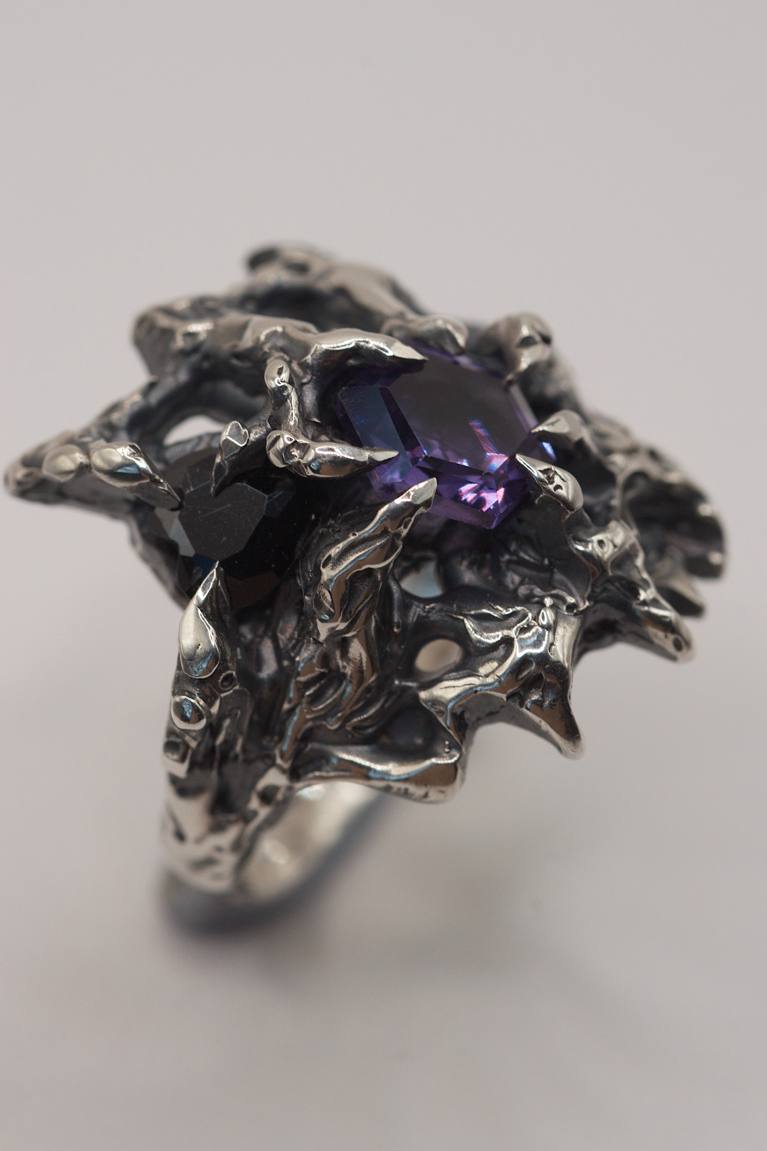 The ‘Heartlock Hex’ brings together mystical geometry and raw texture. 10 fierce claws grip the gemstones in place — cast from wax into recycled sterling silver.